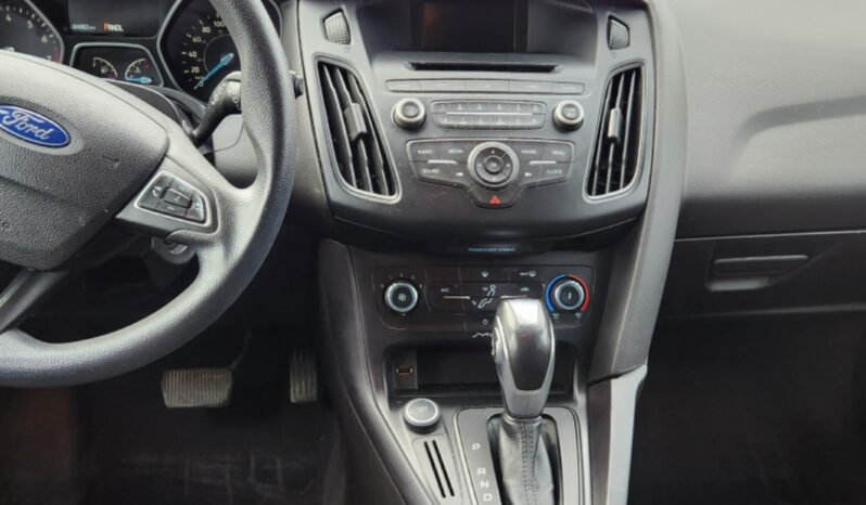 
								2015 Ford Focus SE Hatch full									